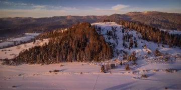 Góra Wdżar – magnetyczne anomalie, malownicze trasy i atrakcje dla rodzin.